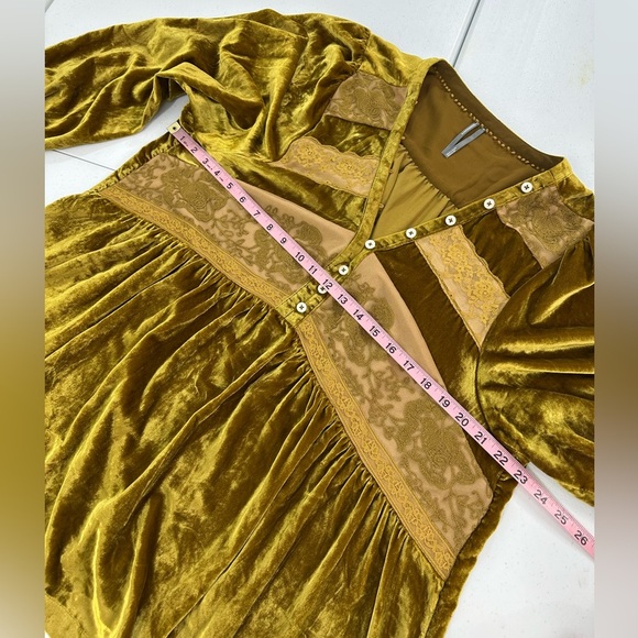 By Anthropologie Long Sleeve Velvet Lace Babydoll Top Gold Boho Romantic Large - Picture 7 of 12